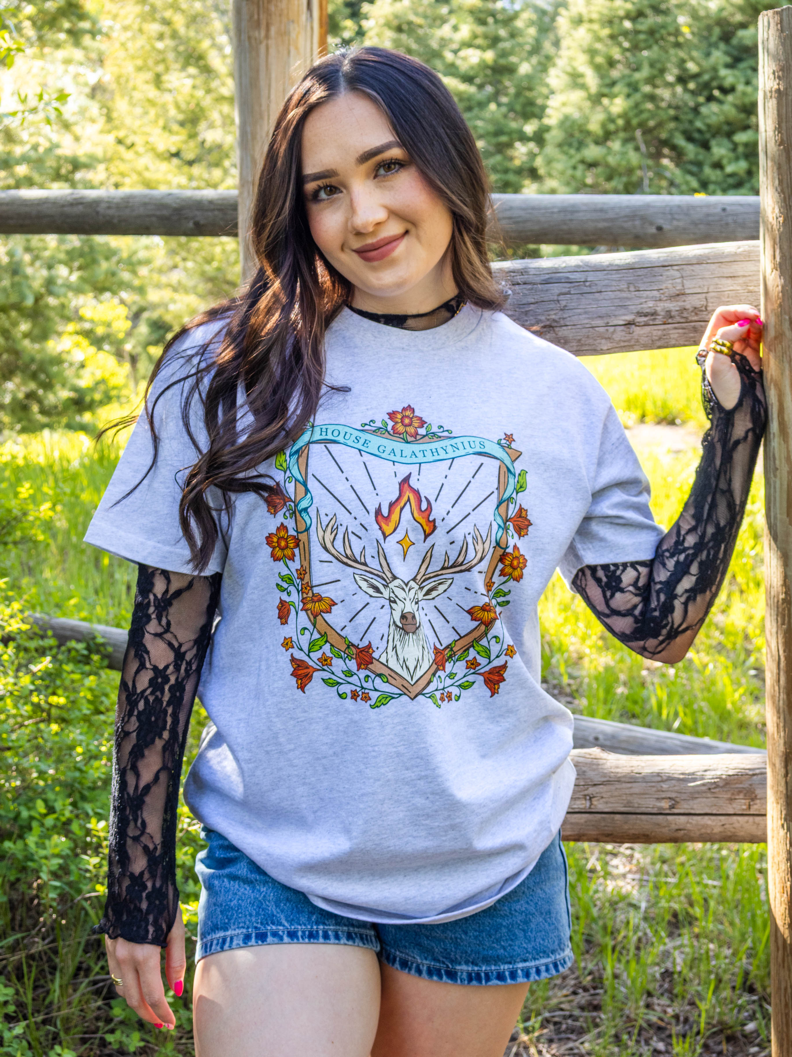 Sarah J. Maas merch, Throne of Glass, Aelin Galathynius, House Galathynius Crest Tee