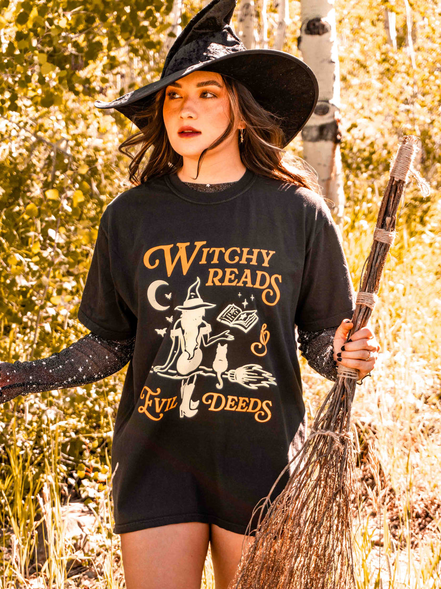 Witchy Reads Tee